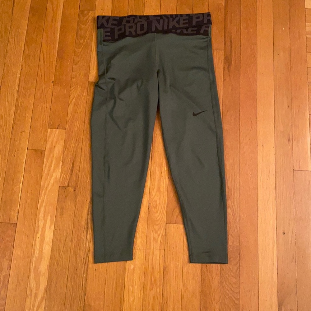 Hunter Green 7/8 Nike Pro Leggings